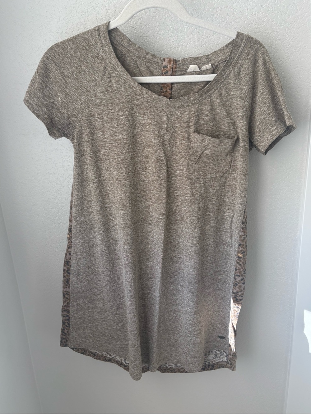 Roxy Heathered Taupe Short Sleeve Pocket Tee with Leopard Sides